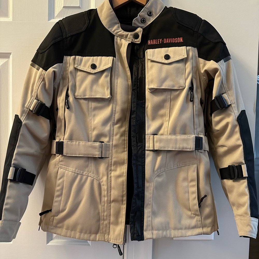 Women's Quest Triple Vent System Riding Jacket- size Small- NWT part#98185-22VW